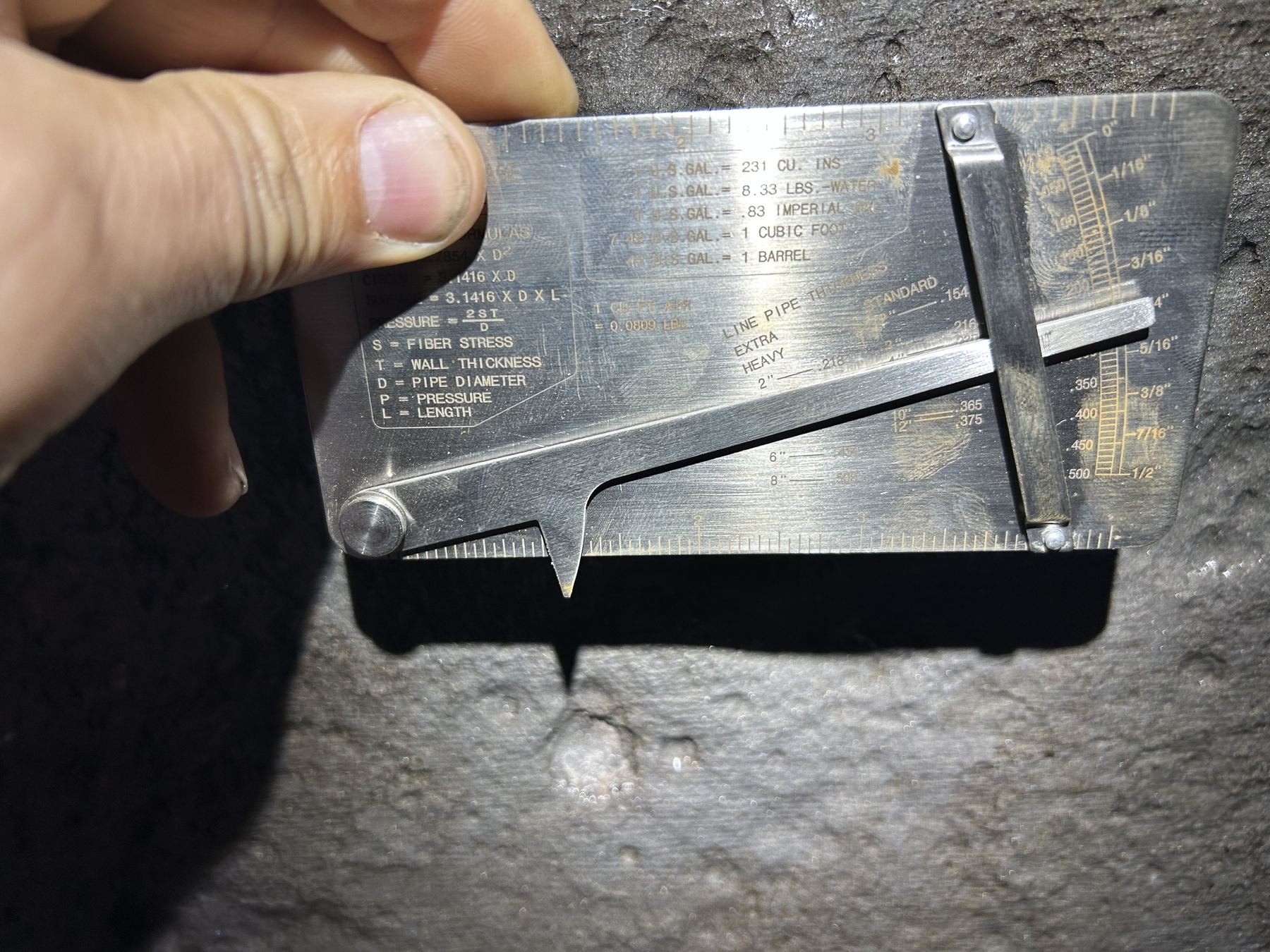 Pipe pit gauge used to measure wall thickness in the field